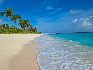 Et si la plus belle plage se découvrait d'abord depuis la mer ?